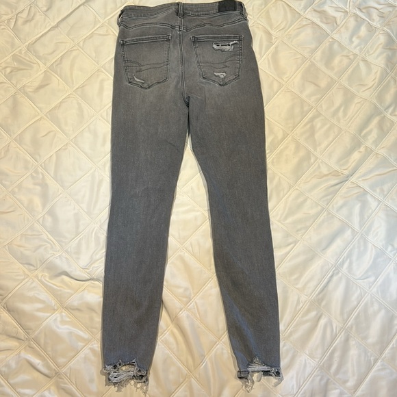 American Eaglw Ripped Jeans - Picture 2 of 3